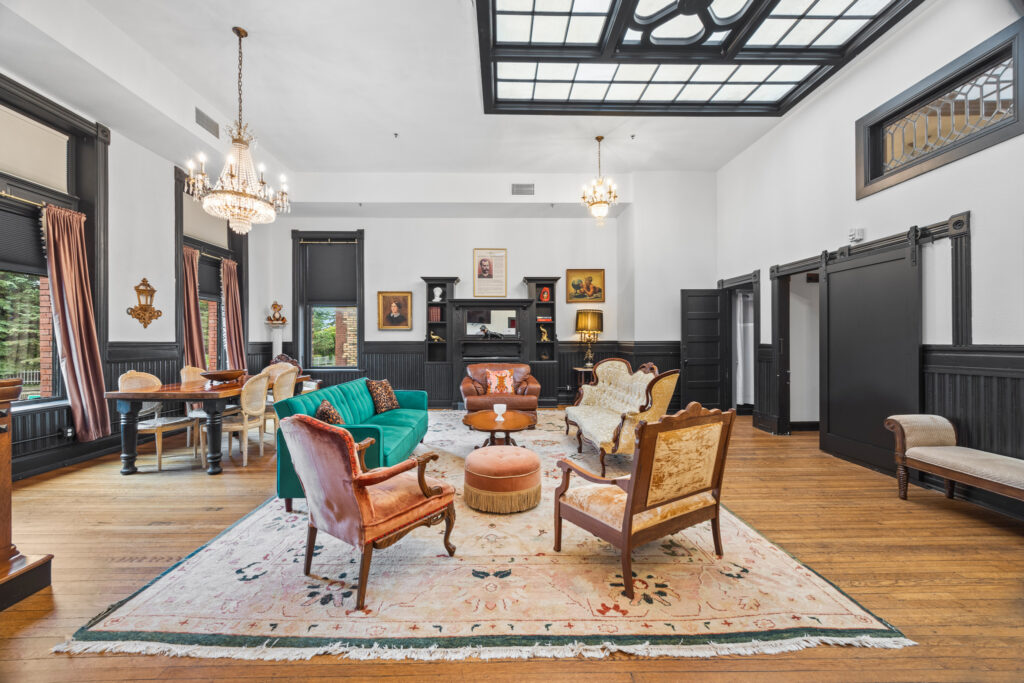 The Oliver Inn Boutique Hotel